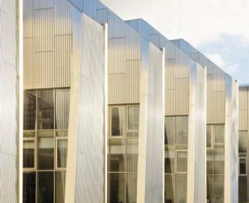 Versailles : une bibliothèque universitaire lumineuse et transparente