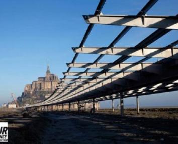 Un pont passerelle en construction révolutionne l’accès au Mont-Saint-Michel