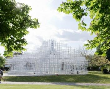 Une « fabrique » de jardin en toute légèreté, par l’architecte Sou Fujimoto