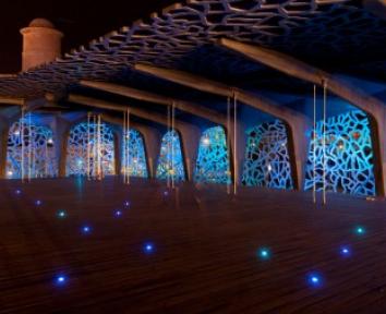 La résille du MuCEM, un support de création pour des jeux de lumière