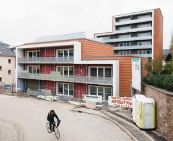 Le Toit vosgien inaugure un bâtiment en bois et paille de grande hauteur