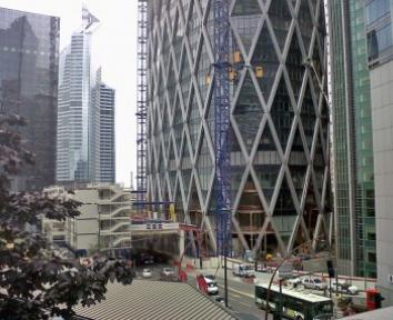 Jeu de construction métallique géant à La Défense