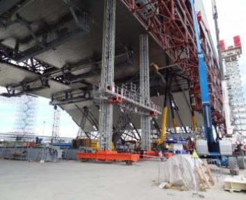 Une plateforme exceptionnelle sous le sarcophage de Tchernobyl