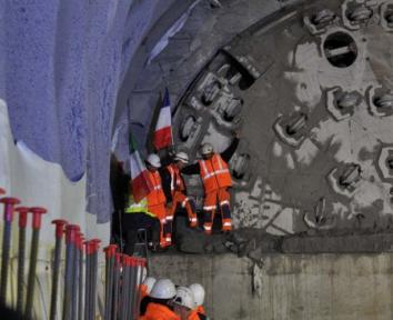Le percement de la seconde galerie du tunnel du Fréjus achevé en grande pompe