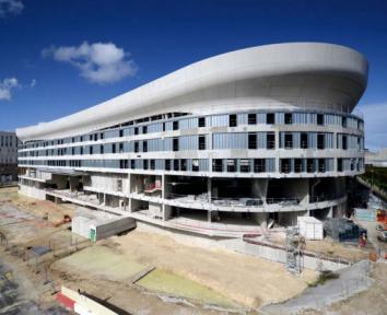 Une couronne de béton flotte sur l’Arena Nanterre-La Défense